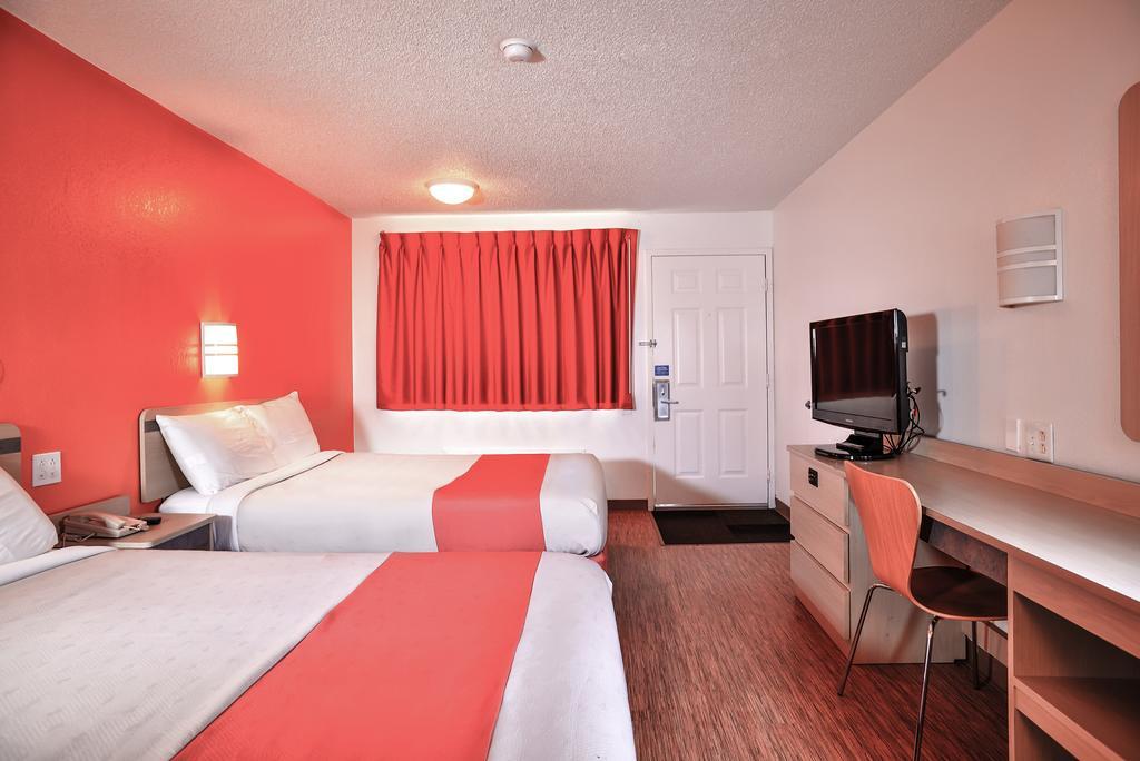 Hotel 6-saint Joseph, Mo 2*